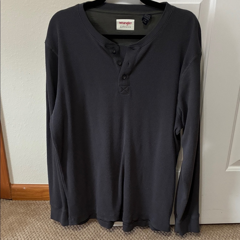 Wrangler Long-Sleeve Henley Shirt in Charcoal